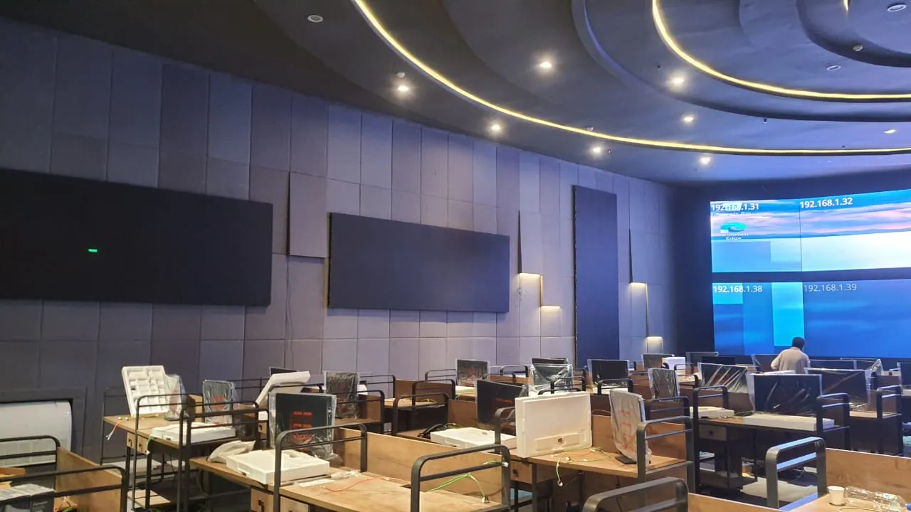 Fusion Center (Decibels)