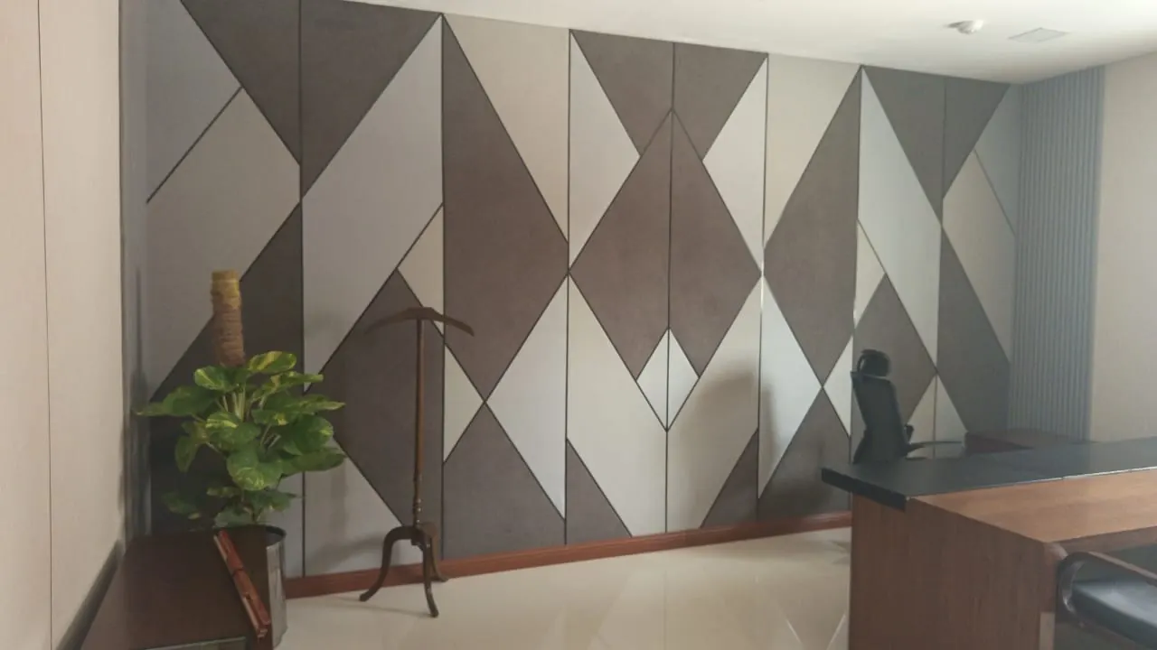Meeting Room (Decibels)